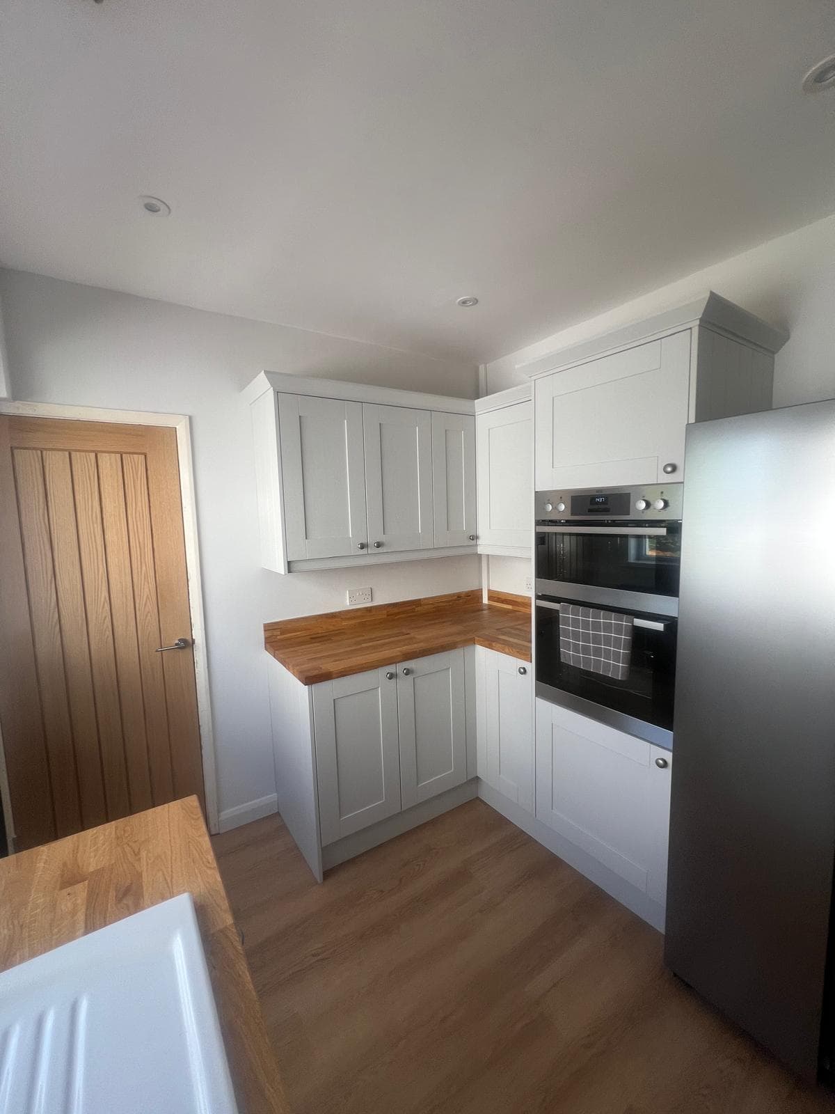 Shaker wall and base units with built-in double oven, fitted by Truscon